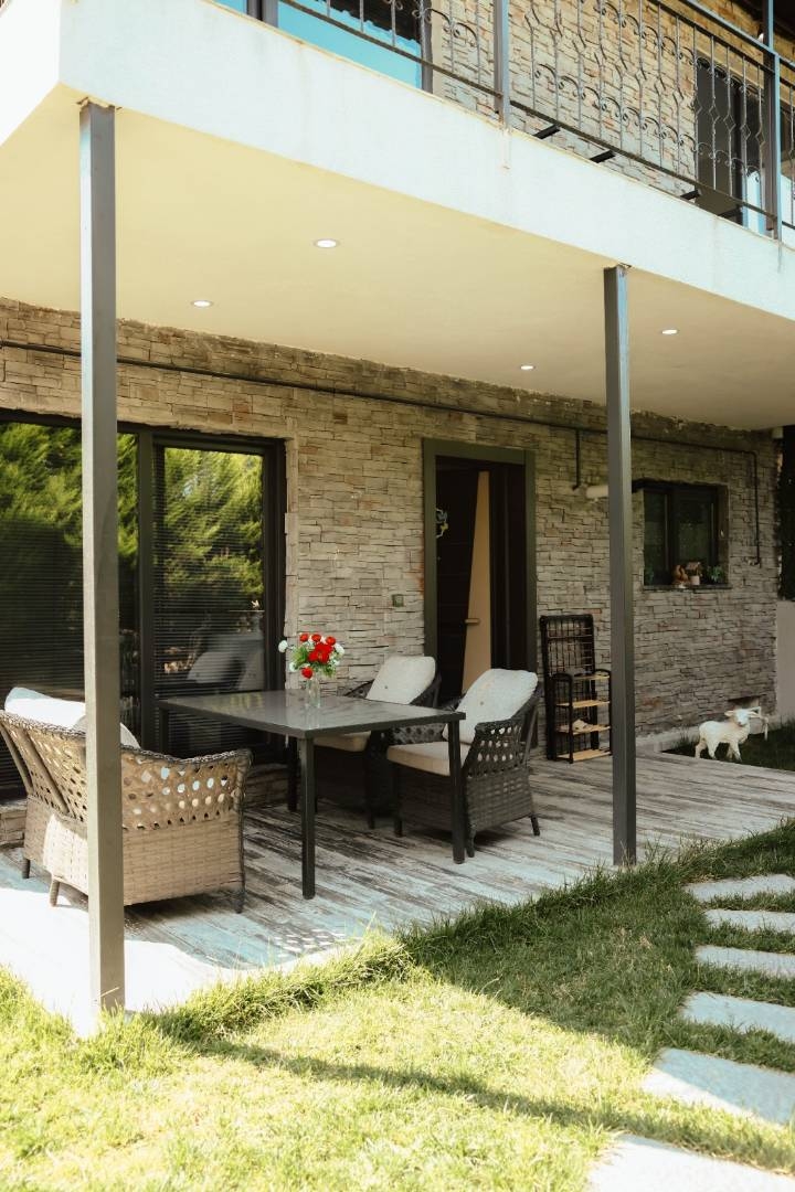 Sapanca Güldibi'nde Yemyeşil Bahçede, Özel Havuzlu, Taş Villa