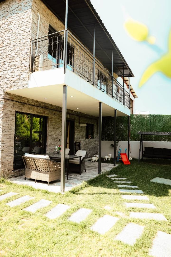 Sapanca Güldibi'nde Yemyeşil Bahçede, Özel Havuzlu, Taş Villa