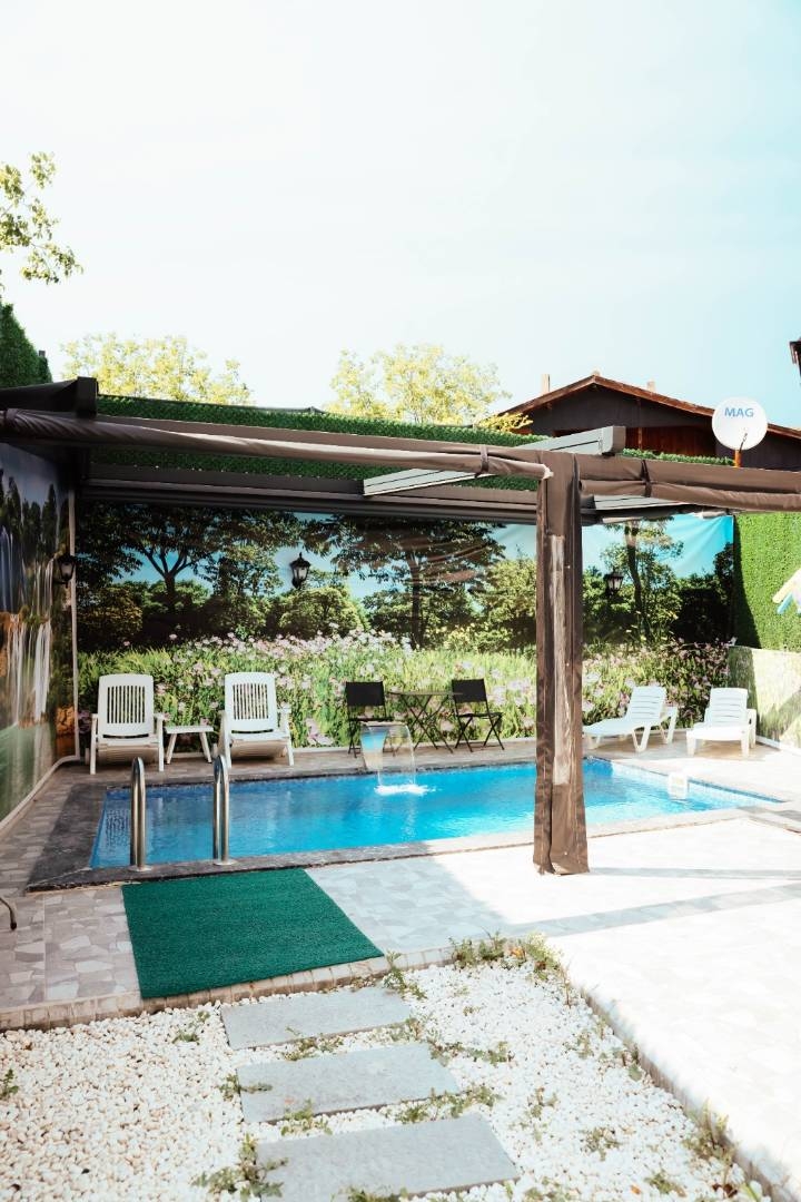 Sapanca Güldibi'nde Yemyeşil Bahçede, Özel Havuzlu, Taş Villa