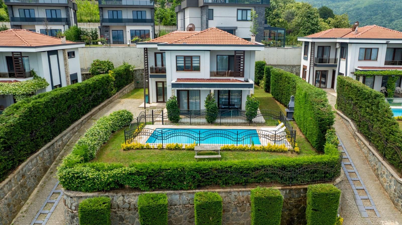 Sapanca Güldibi'nde Yeşillikler İçerisinde, Özel Havuzlu, Modern Villa-23412