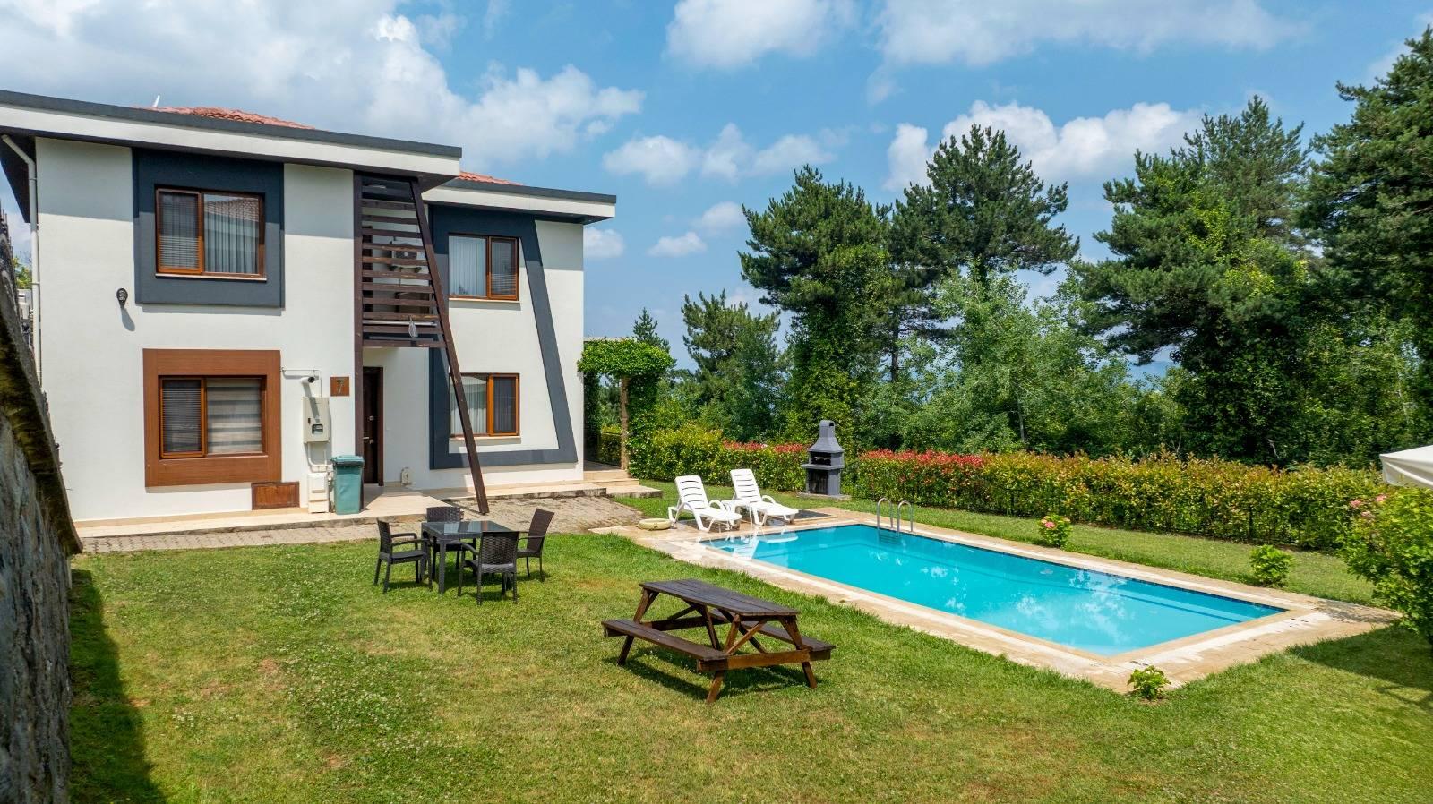 Sapanca Güldibi'nde Yeşillikler İçerisinde, Özel Havuzlu, Modern Villa-23412