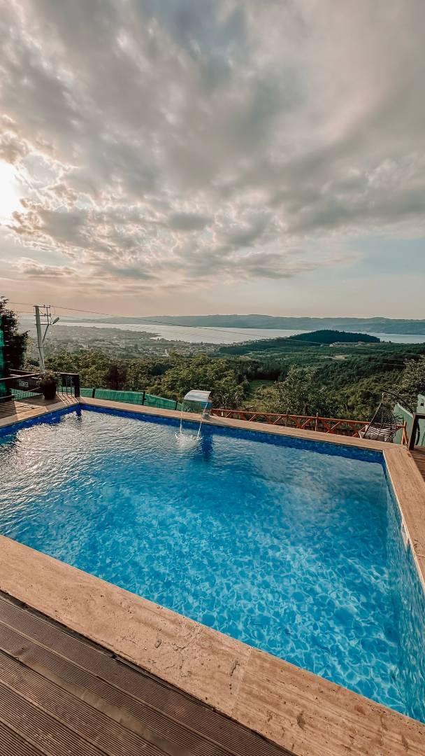 Sapanca Hacımercan'da Göl Manzaralı, Isıtmalı Havuzlu, Şık Bungalov-41376