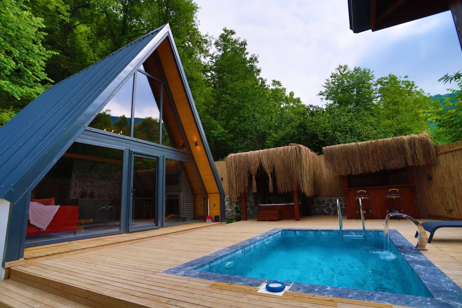 Sapanca İstanbuldere'de Yemyeşil Bahçeli, Özel Havuzlu, 2+1 Bungalov-41144