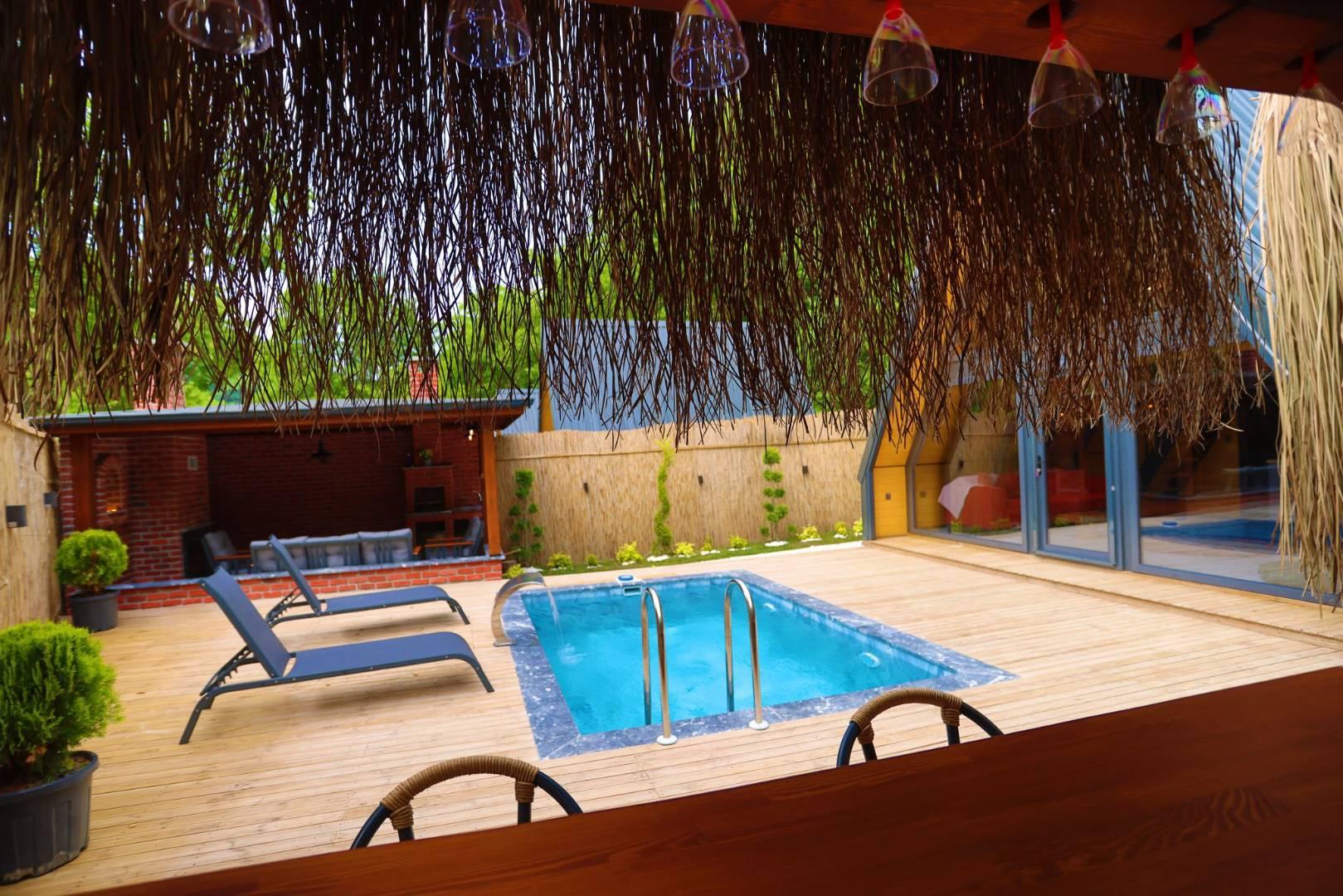 Sapanca İstanbuldere'de Yemyeşil Bahçeli, Özel Havuzlu, 2+1 Bungalov-41144