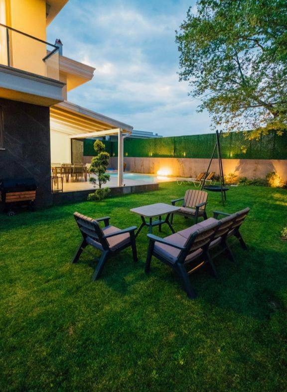 Sapanca Kırkpınar'da Elverişli Konumda, Isıtmalı Havuzlu, Lüks Villa