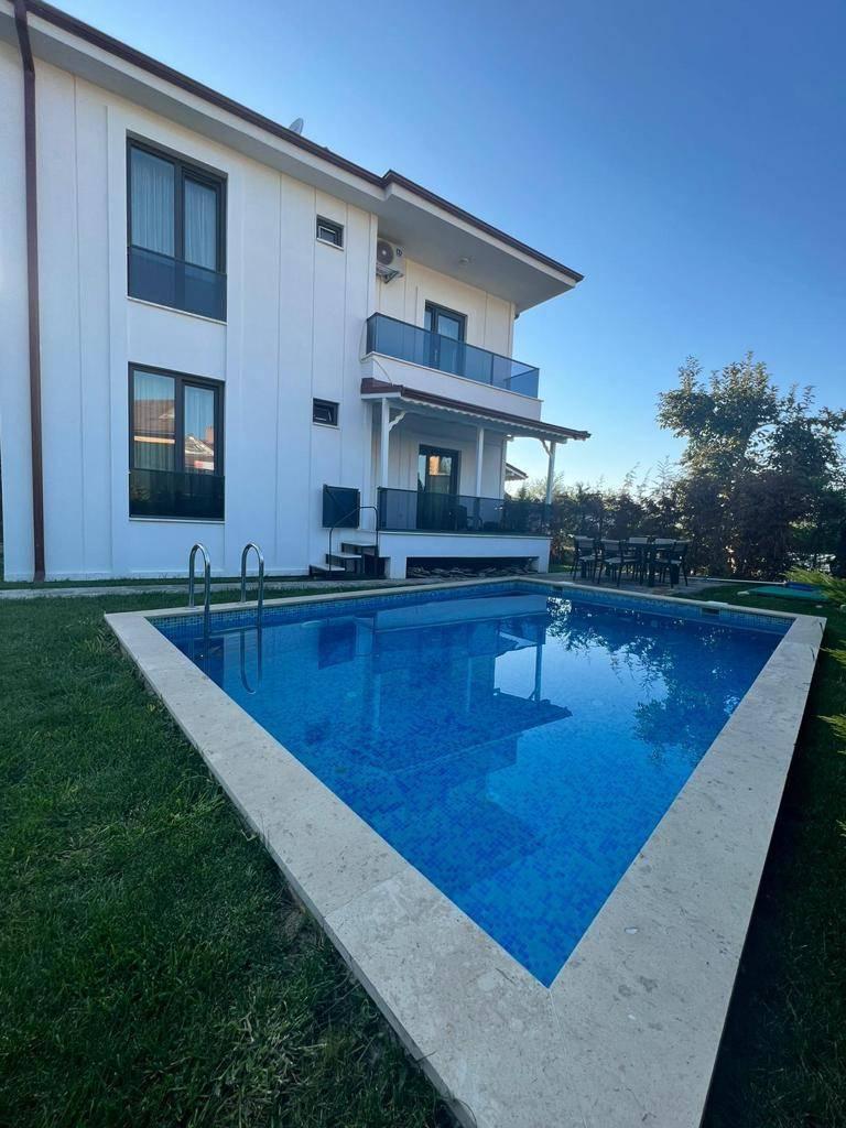 Sapanca Kırkpınar'da Ferah Bahçeli, Isıtmalı Havuzlu, 4+1 Villa-41462