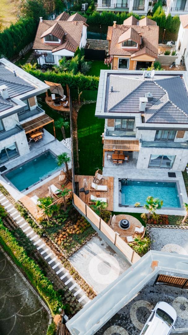 Sapanca Kırkpınar'da Huzurlu Doğada, Isıtmalı Havuzlu, Şık Villa