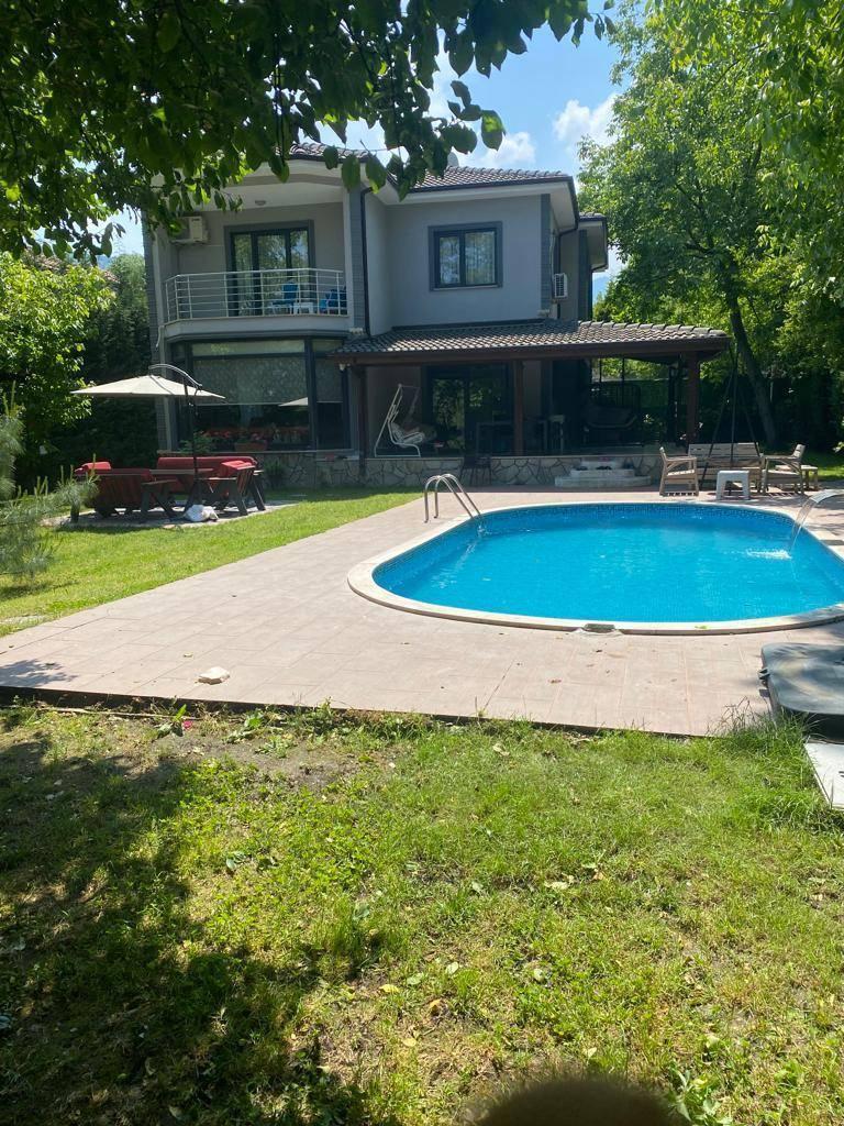 Sapanca'da Kalabalık Ailelere Uygun, Isıtmalı Havuzlu, Modern Villa-34413