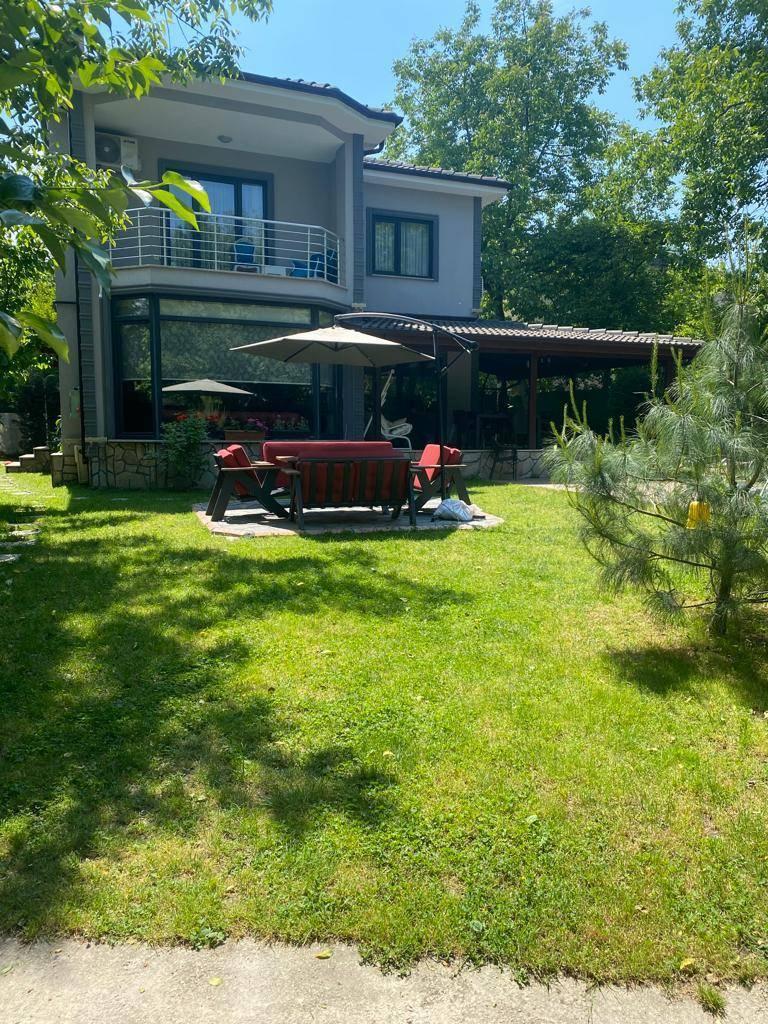 Sapanca'da Kalabalık Ailelere Uygun, Isıtmalı Havuzlu, Modern Villa-34413
