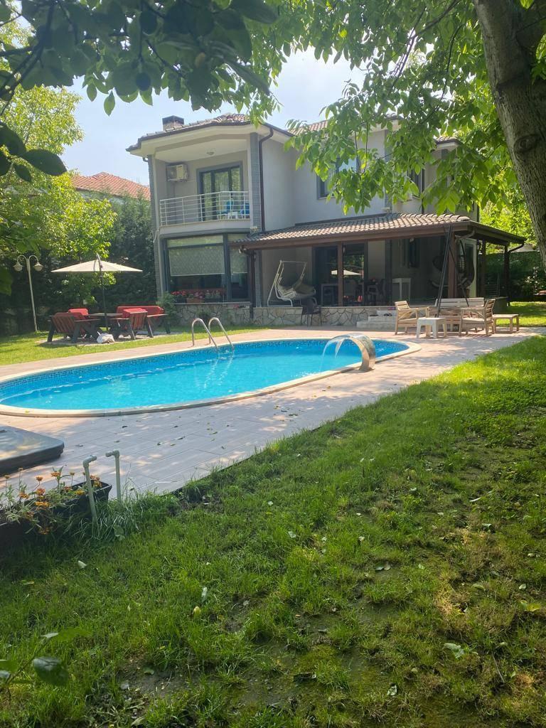 Sapanca'da Kalabalık Ailelere Uygun, Isıtmalı Havuzlu, Modern Villa-34413