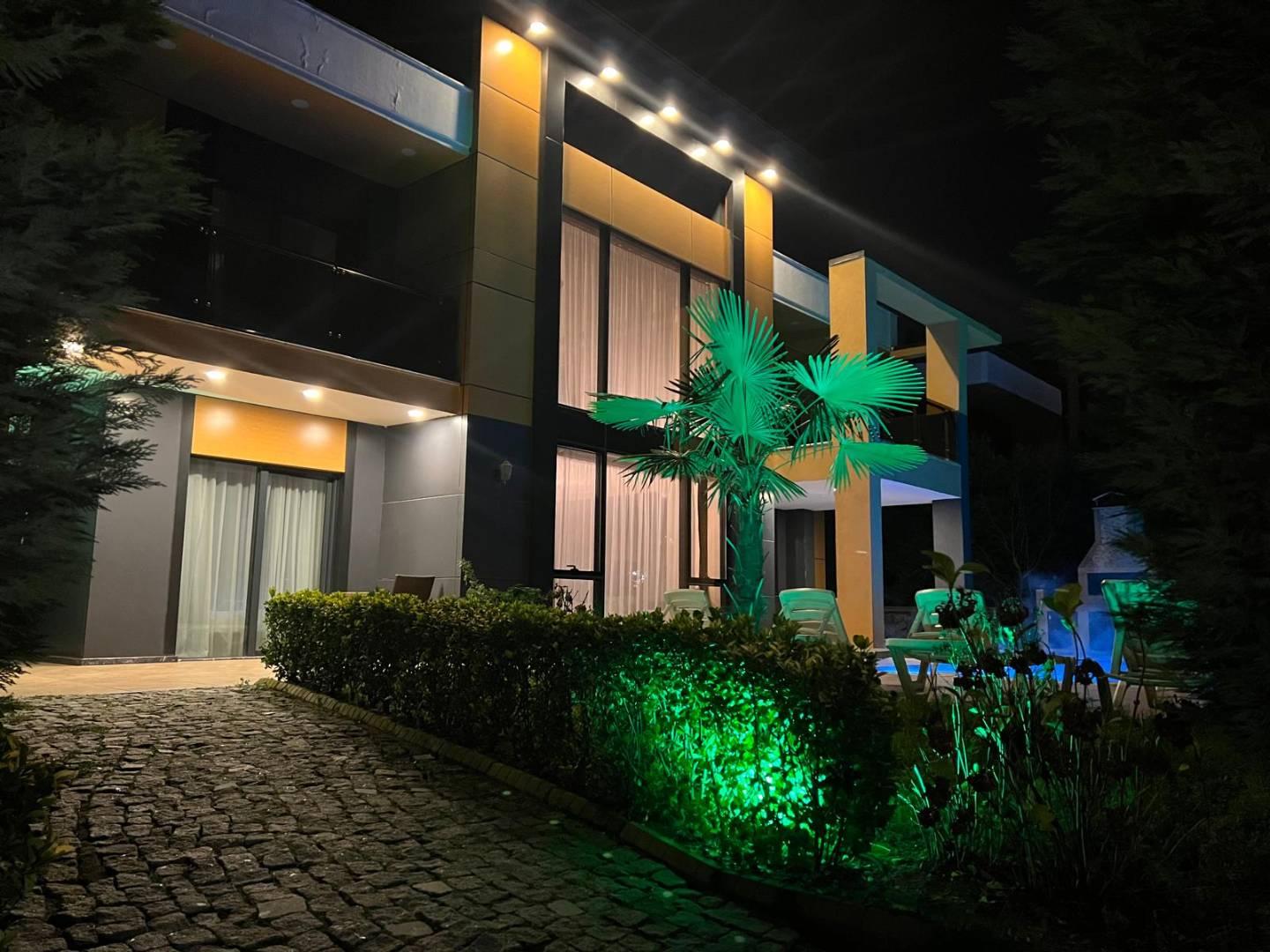 Sapanca Kırkpınar'da Geniş Ailelere Uygun, Özel Havuzlu, Modern Villa-41861