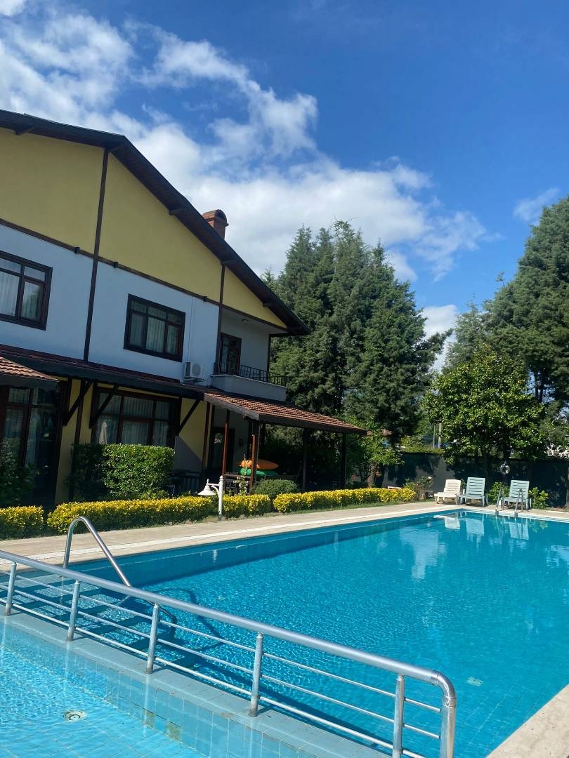 Sapanca Kırkpınar'da Merkezi Konumda, Özel Havuzlu, Şık Villa
