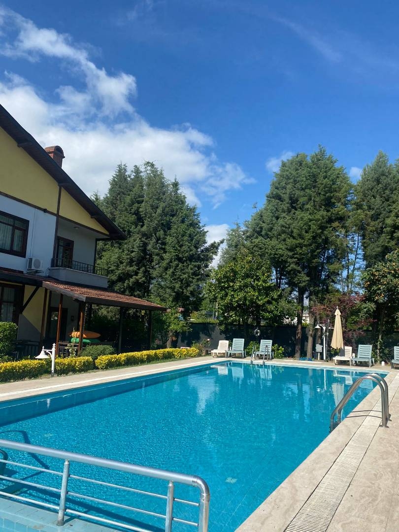Sapanca Kırkpınar'da Merkezi Konumda, Özel Havuzlu, Şık Villa