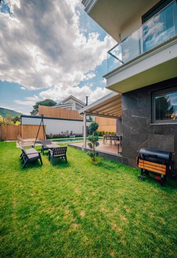Sapanca Kırkpınar'da Merkezi Konumda, Isıtmalı Havuzlu, 4+1 Villa-43789