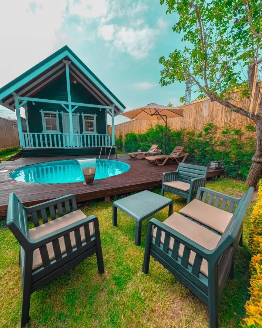 Sapanca Kırkpınar'da Merkezi Konumda, Isıtmalı Havuzlu, Şık Bungalov