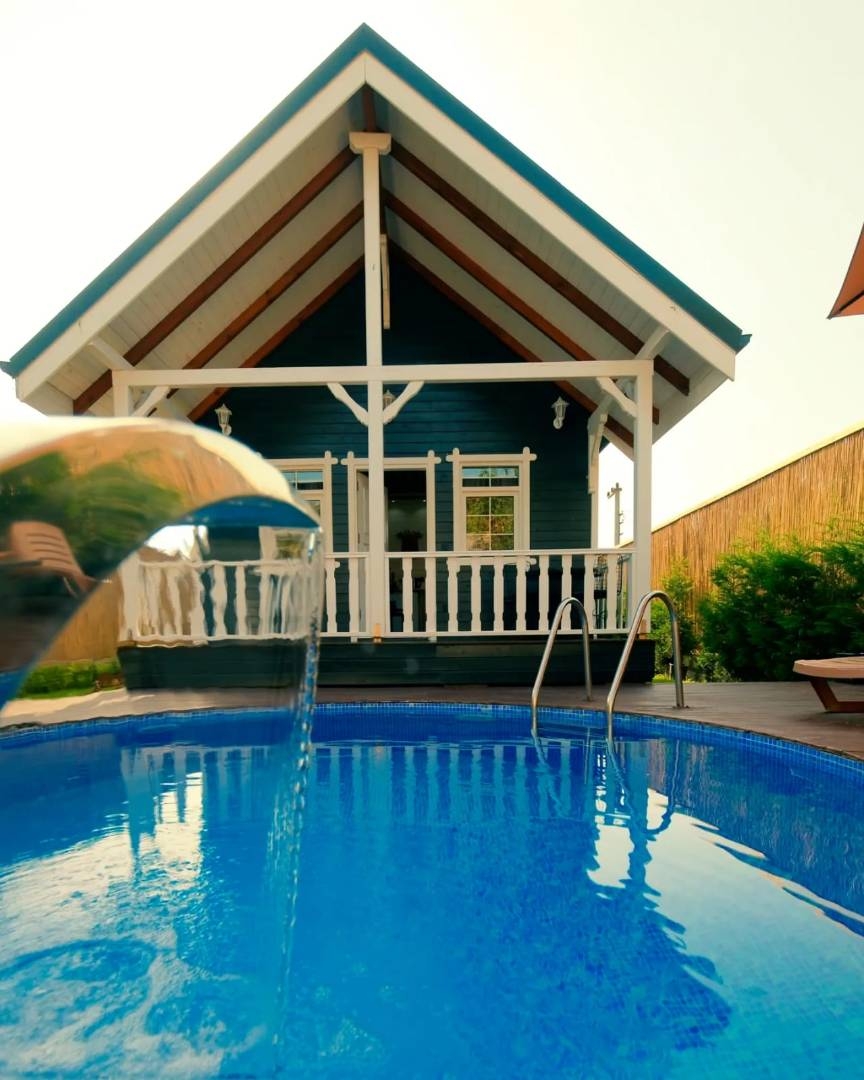 Sapanca Kırkpınar'da Merkezi Konumda, Isıtmalı Havuzlu, Şık Bungalov