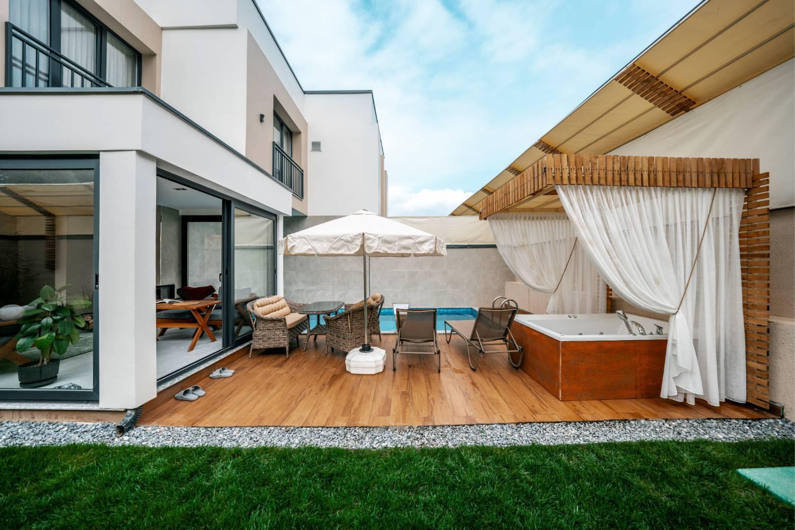 Sapanca Kırkpınar'da Modern Tasarımlı, Isıtmalı Havuzlu, Bahçeli Villa-36140