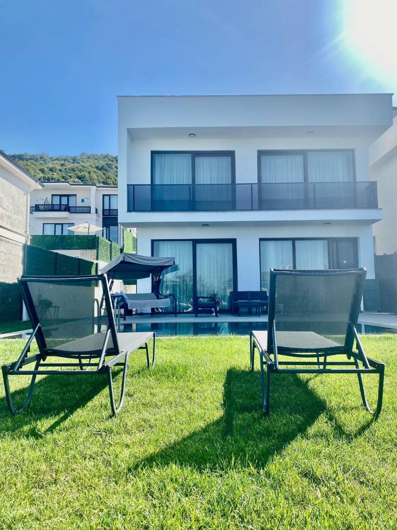 Sapanca Kırkpınar'da Modern Tasarımlı, Özel Havuzlu, 3+1 Villa