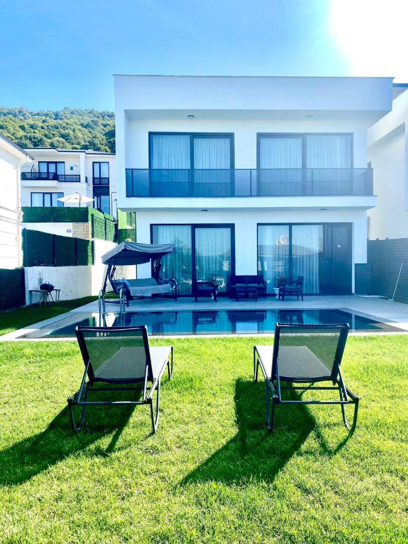 Sapanca Kırkpınar'da Modern Tasarımlı, Özel Havuzlu, 3+1 Villa