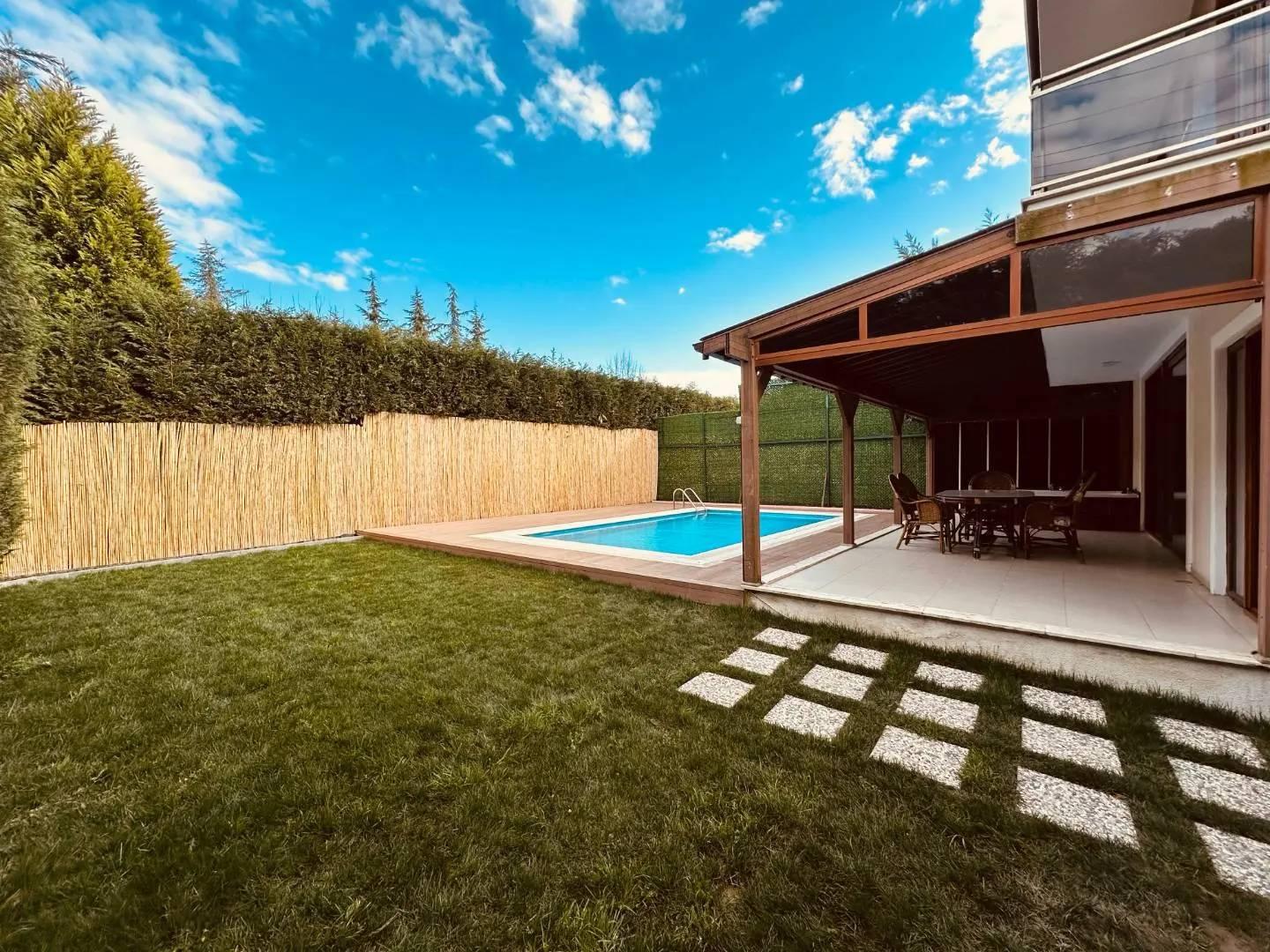 Sapanca Kırkpınar'da Muhteşem Doğada, Isıtmalı Özel Havuzlu, Şık Villa-41199