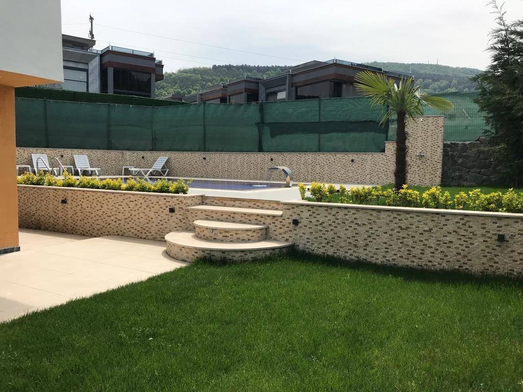 Sapanca Kırkpınar'da Nezih Konumda, Isıtmalı Havuzlu, Modern Villa