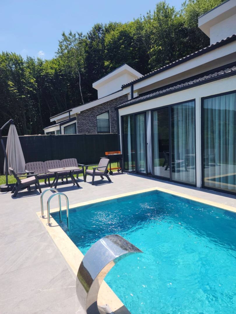 Sapanca Kurtköy'de Göl Manzaralı, Özel Havuzlu, Modern Villa