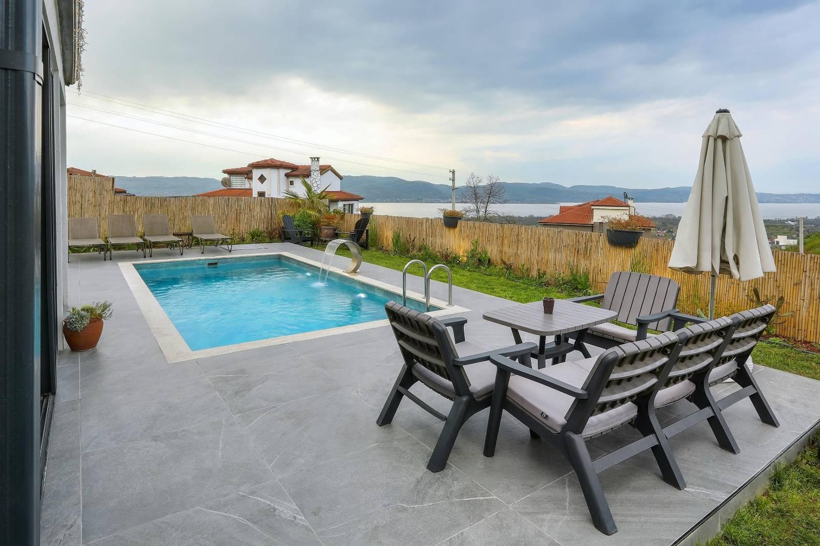 Sapanca Kurtköy'de Göl Manzaralı, Özel Havuzlu, Modern Villa-43788