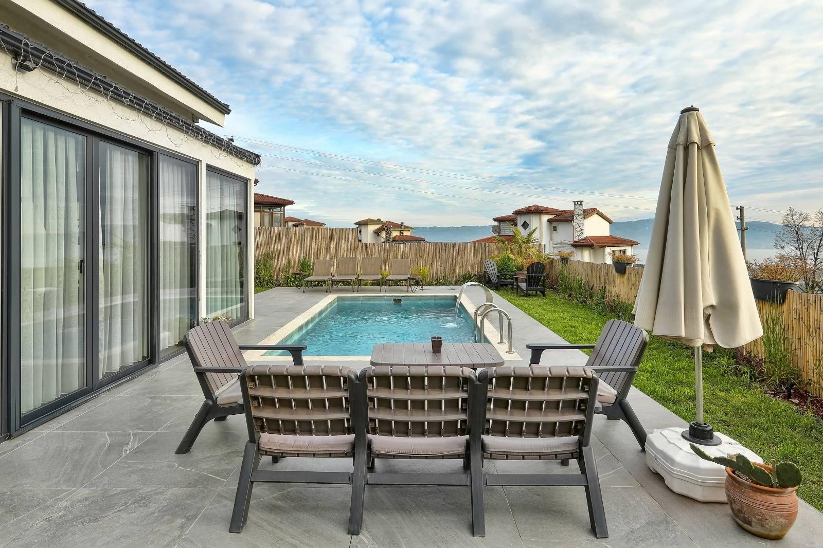 Sapanca Kurtköy'de Göl Manzaralı, Özel Havuzlu, Modern Villa-43788