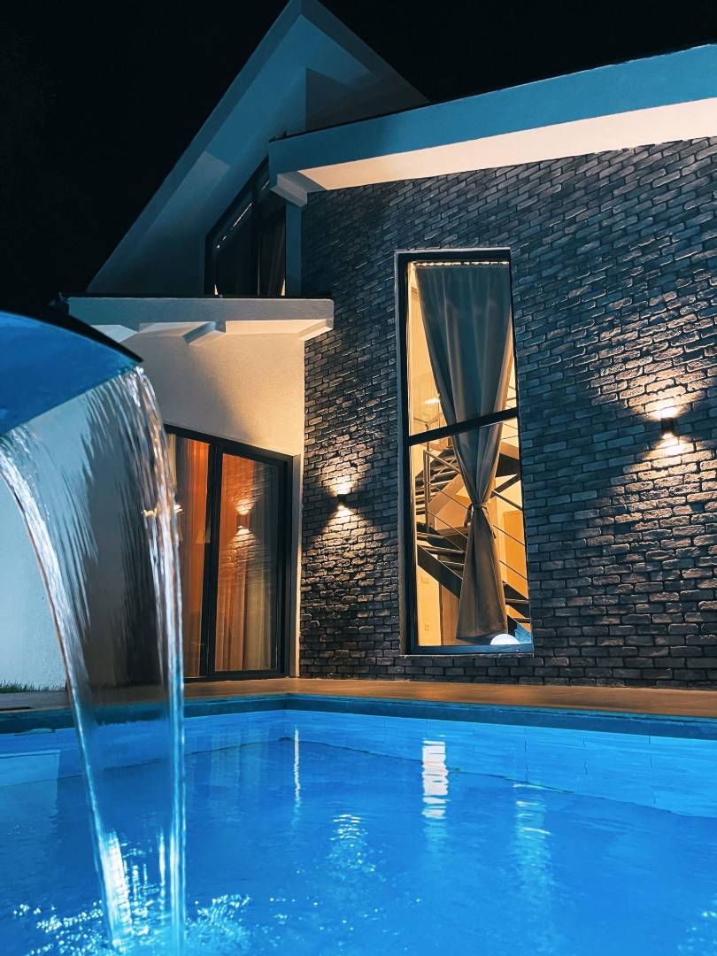 Sapanca Kurtköy'de Sakin Konumda, Isıtmalı Havuzlu, Lüks Villa