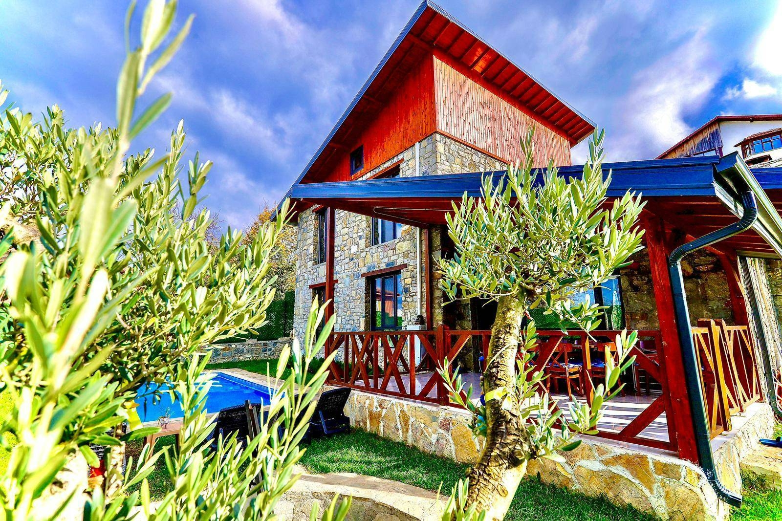 Sapanca Kuruçeşme'de Isıtmalı Havuzlu, 6 Kişilik, Lüks Taş Ev