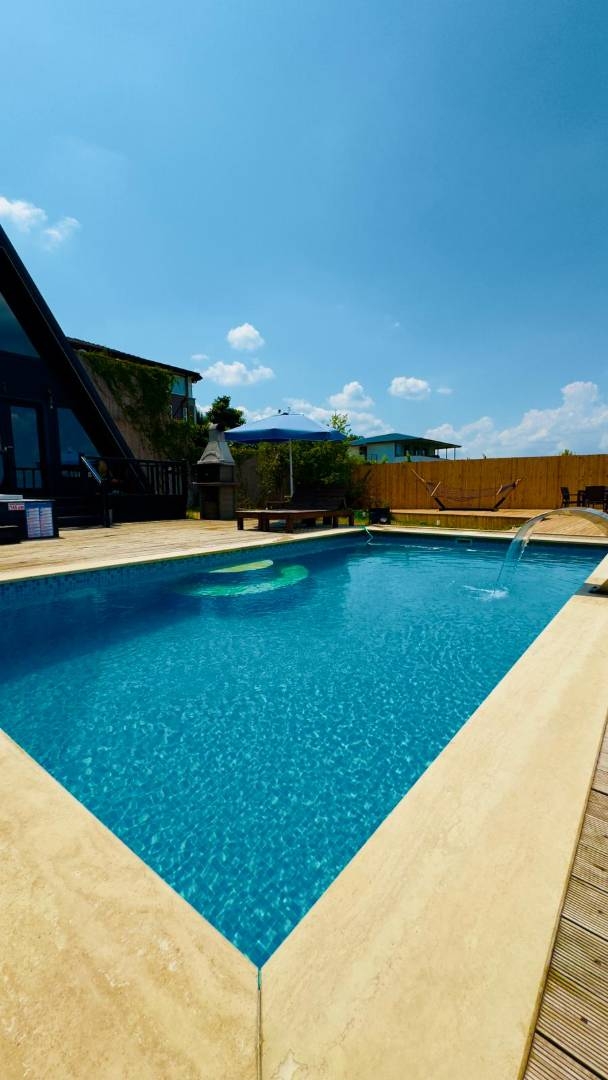 Sapanca Kuruçeşme'de Enfes Göl Manzaralı, Özel Havuzlu, Şık Bungalov