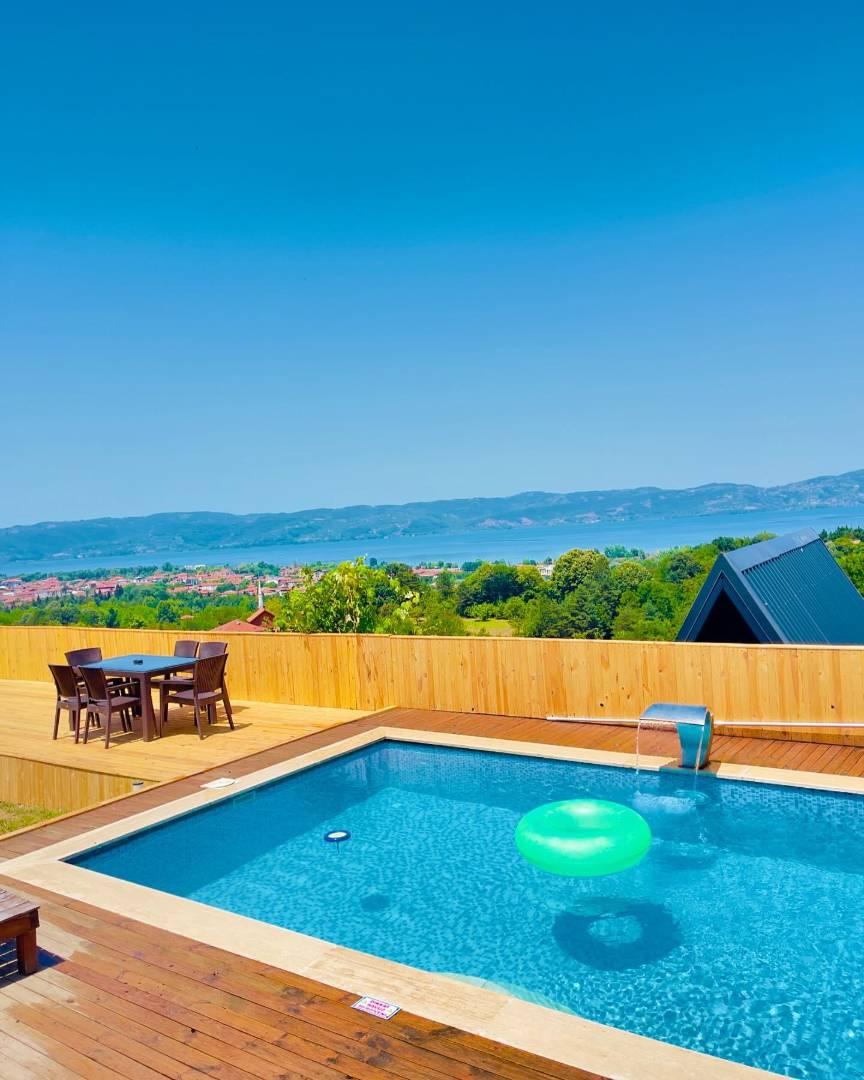Sapanca Kuruçeşme'de Enfes Göl Manzaralı, Özel Havuzlu, Şık Bungalov-43180