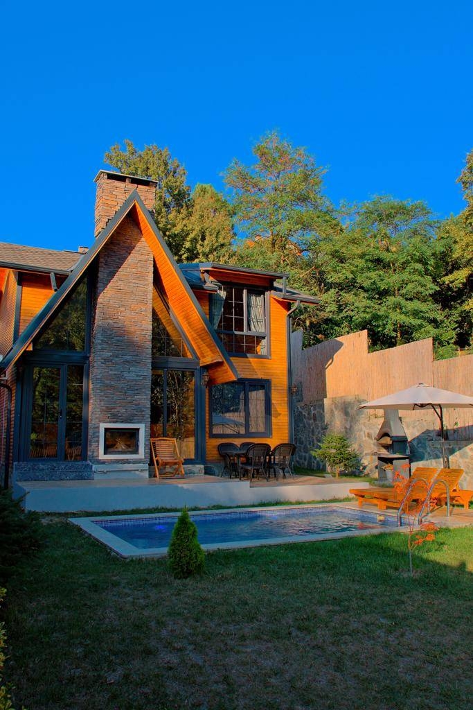 Sapanca Kuruçeşme'de Göl Manzaralı, Isıtmalı Havuzlu, Kiralık Bungalov
