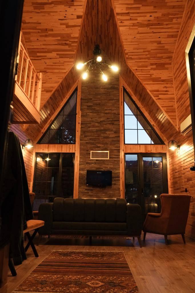 Sapanca Kuruçeşme'de Göl Manzaralı, Isıtmalı Havuzlu, Kiralık Bungalov-34593