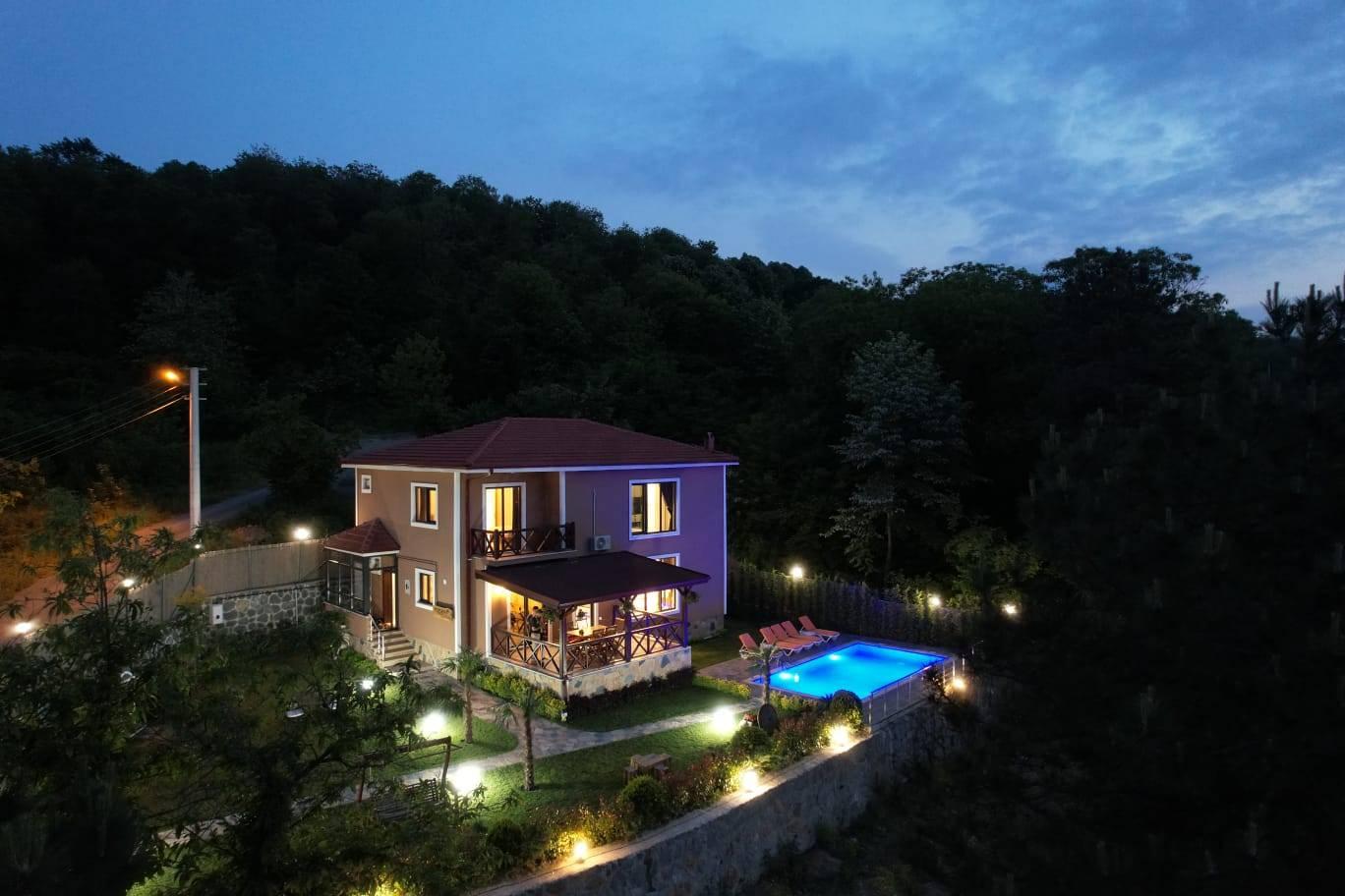 Sapanca Kuruçeşme'de Doğa Manzaralı, Isıtmalı Havuzlu, Lüks Villa-34641