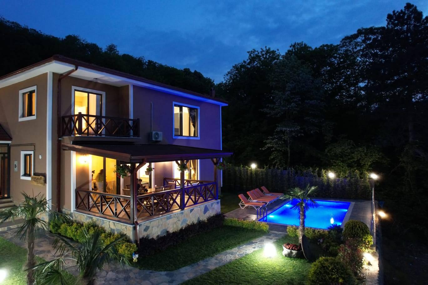 Sapanca Kuruçeşme'de Doğa Manzaralı, Isıtmalı Havuzlu, Lüks Villa-34641