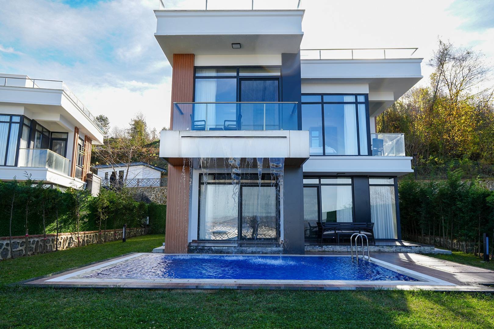 Sapanca Kuruçeşme'de Göle Yakın, Özel Havuzlu, 9 Kişilik Villa