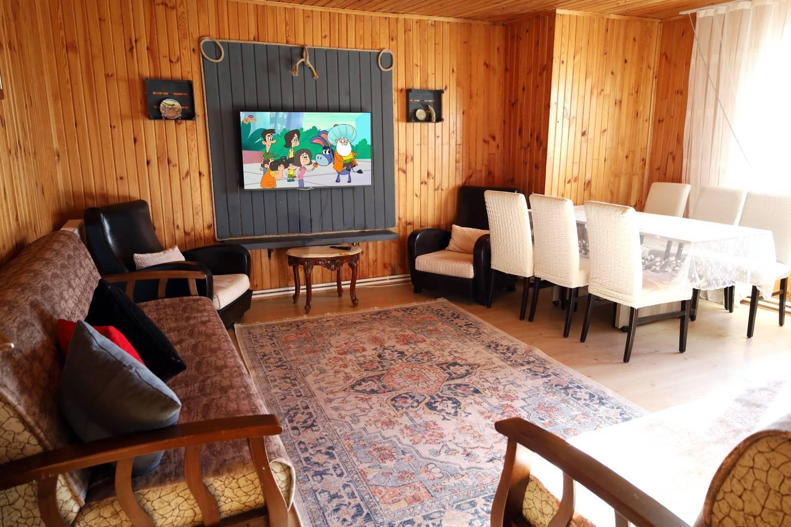 Sapanca Memnuniye'de Geniş Ailelere Uygun, Geniş Bahçeli, Şık Villa-30328