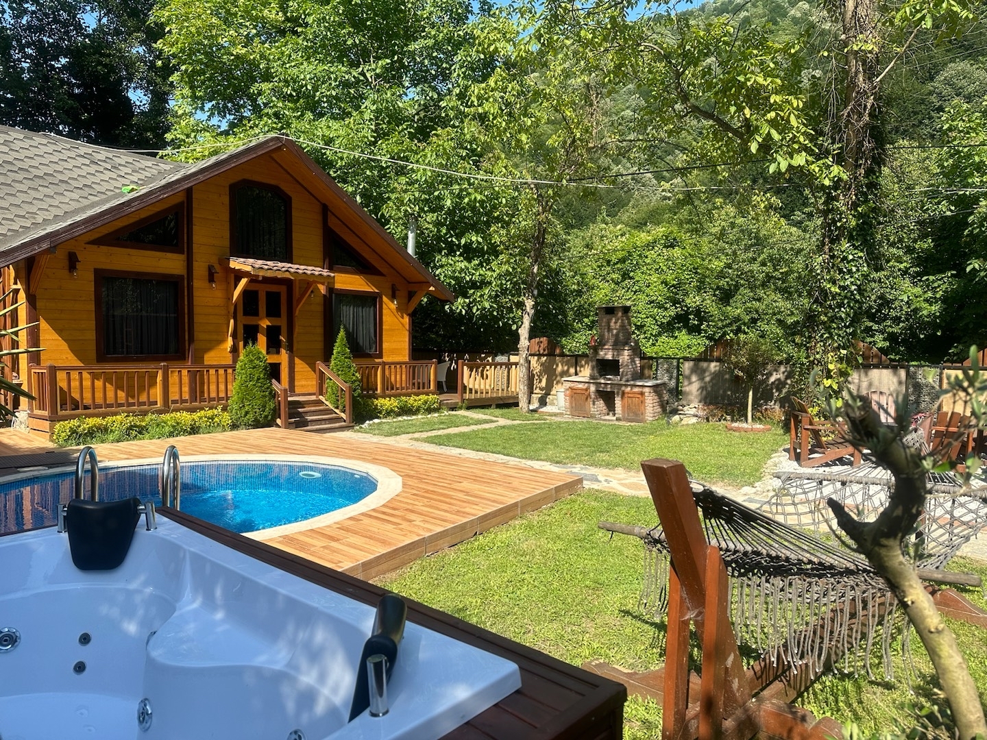 Sapanca'da Doğanın Kalbinde, Geniş Bahçeli, Şık Bungalov