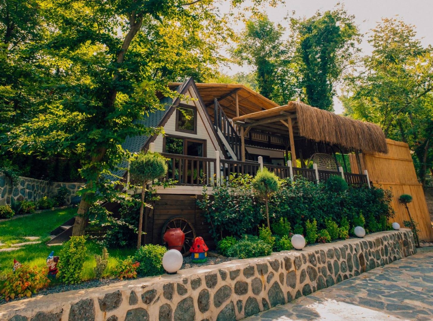 Nailiye'da Muhteşem Doğada, Isıtmalı Özel Havuzlu, Konforlu Bungalov