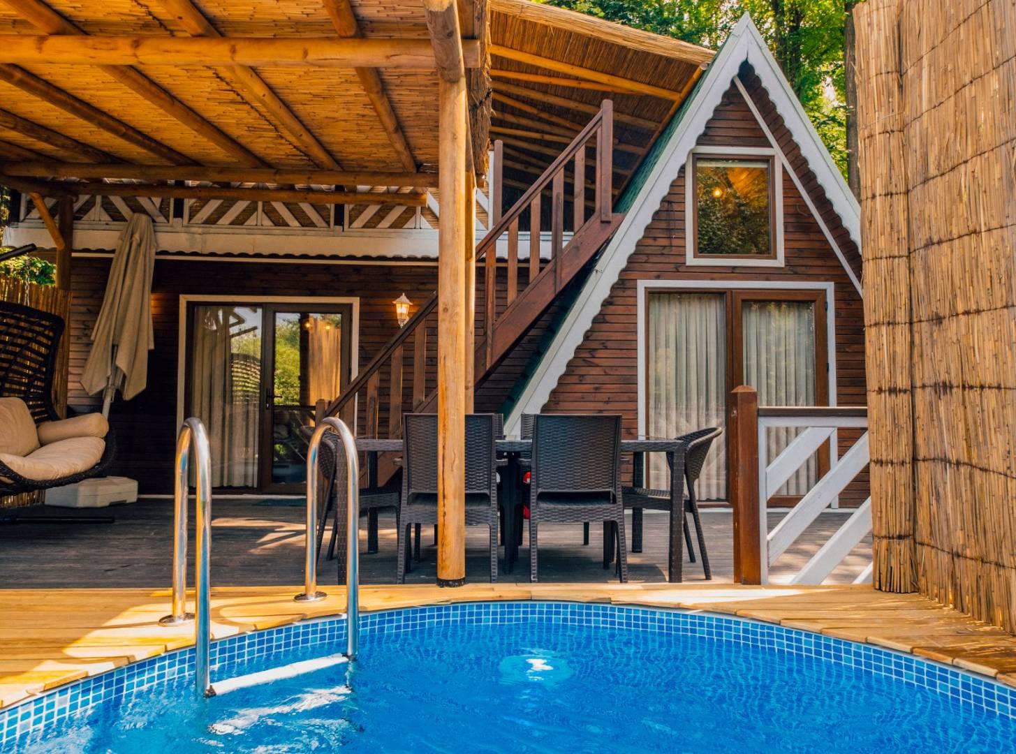 Sapanca'da Balayı Çiftlerine Uygun, Isıtmalı Havuzlu, Lüks Bungalov-36180