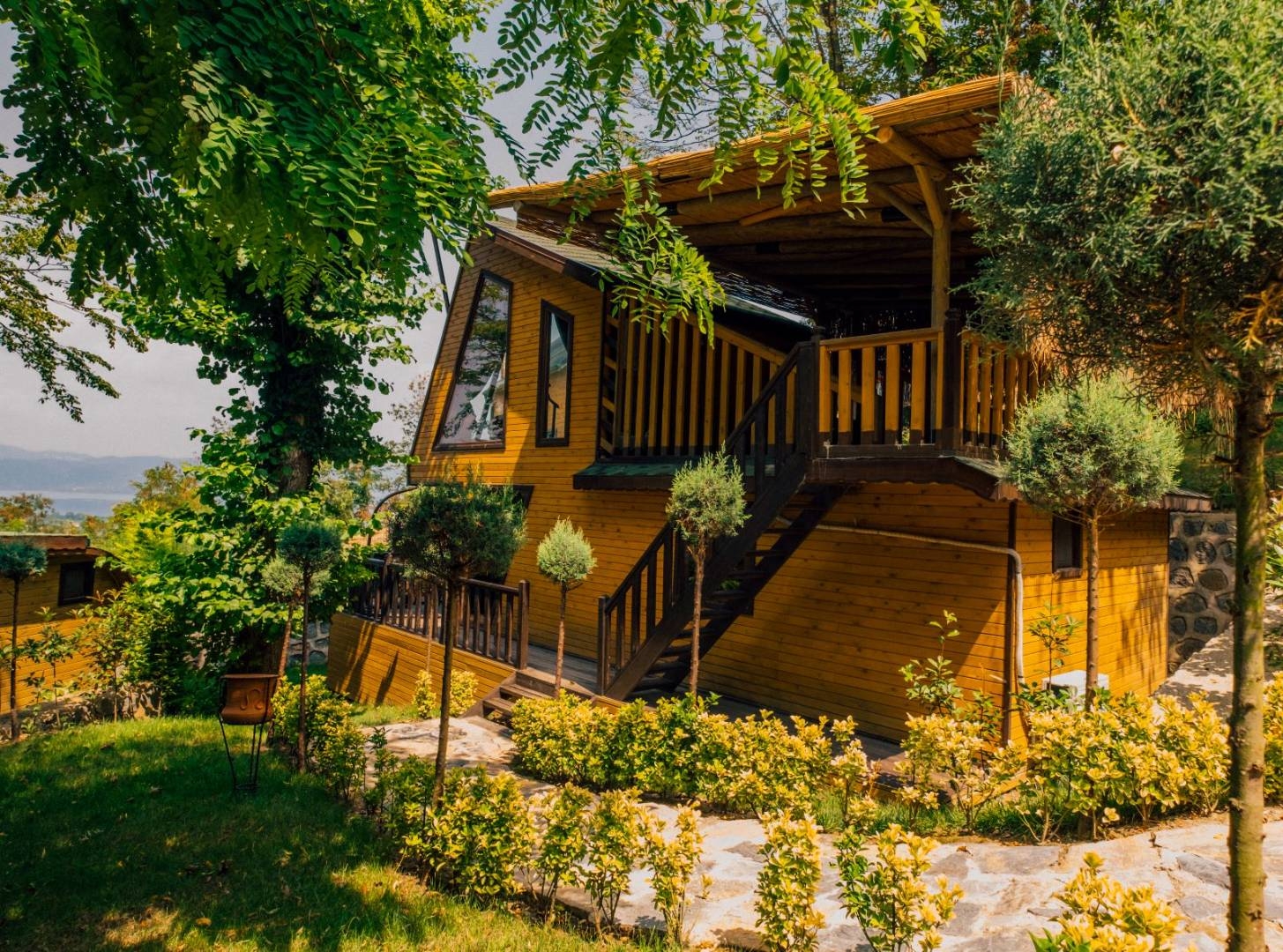 Sapanca Nailiye'de Balayı Çiftlerine Uygun, Minimalist, Lüks Bungalov