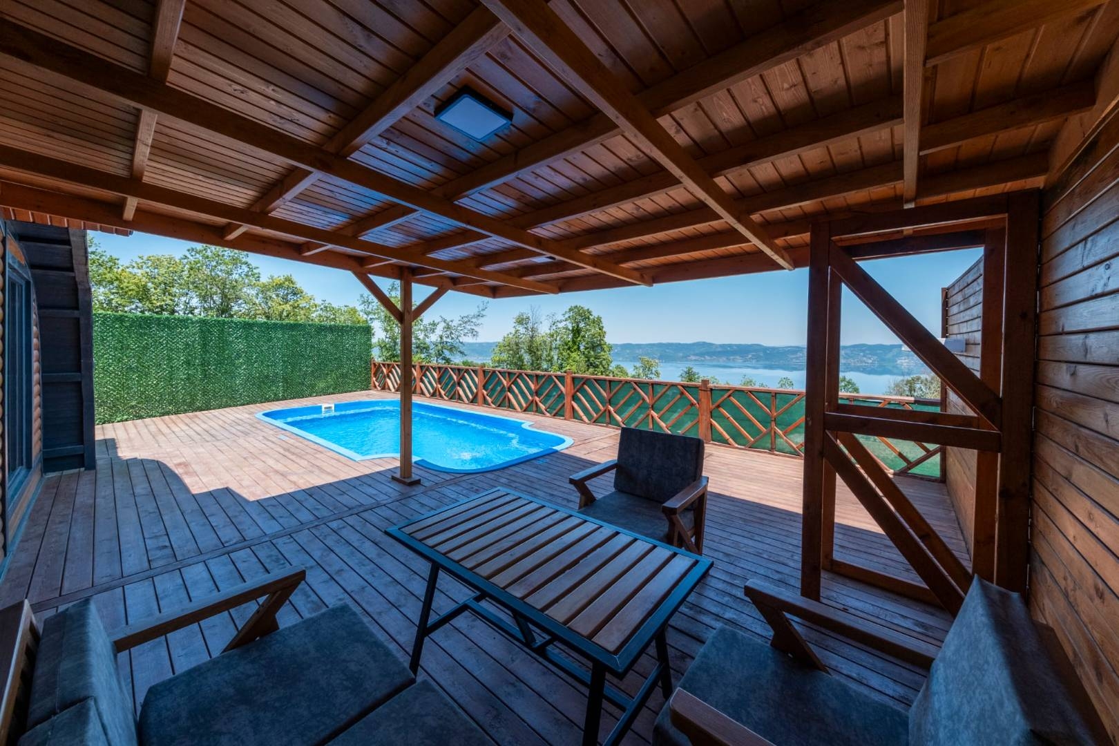 Sapanca Nailiye'de Doğa İçerisinde, Isıtmalı Havuzlu, Konforlu Villa