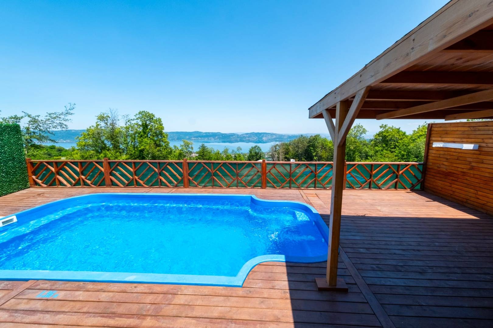 Sapanca Nailiye'de Göz Alıcı Göl Manzaralı, Özel Havuzlu, 1+0 Villa