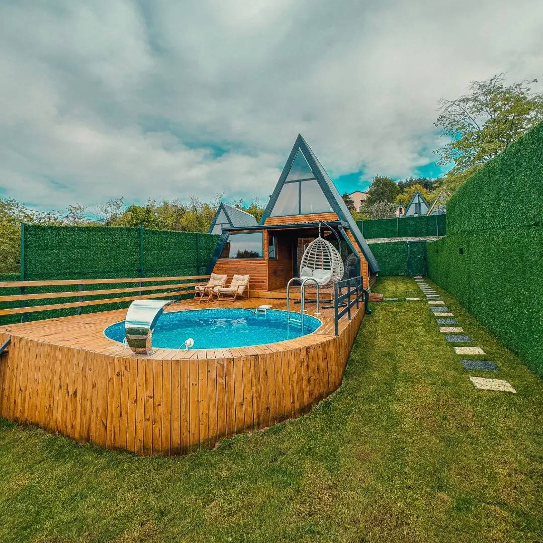 Sapanca Nailiye'de Minimalist Tasarımlı, Özel Havuzlu, 2+1 Bungalov