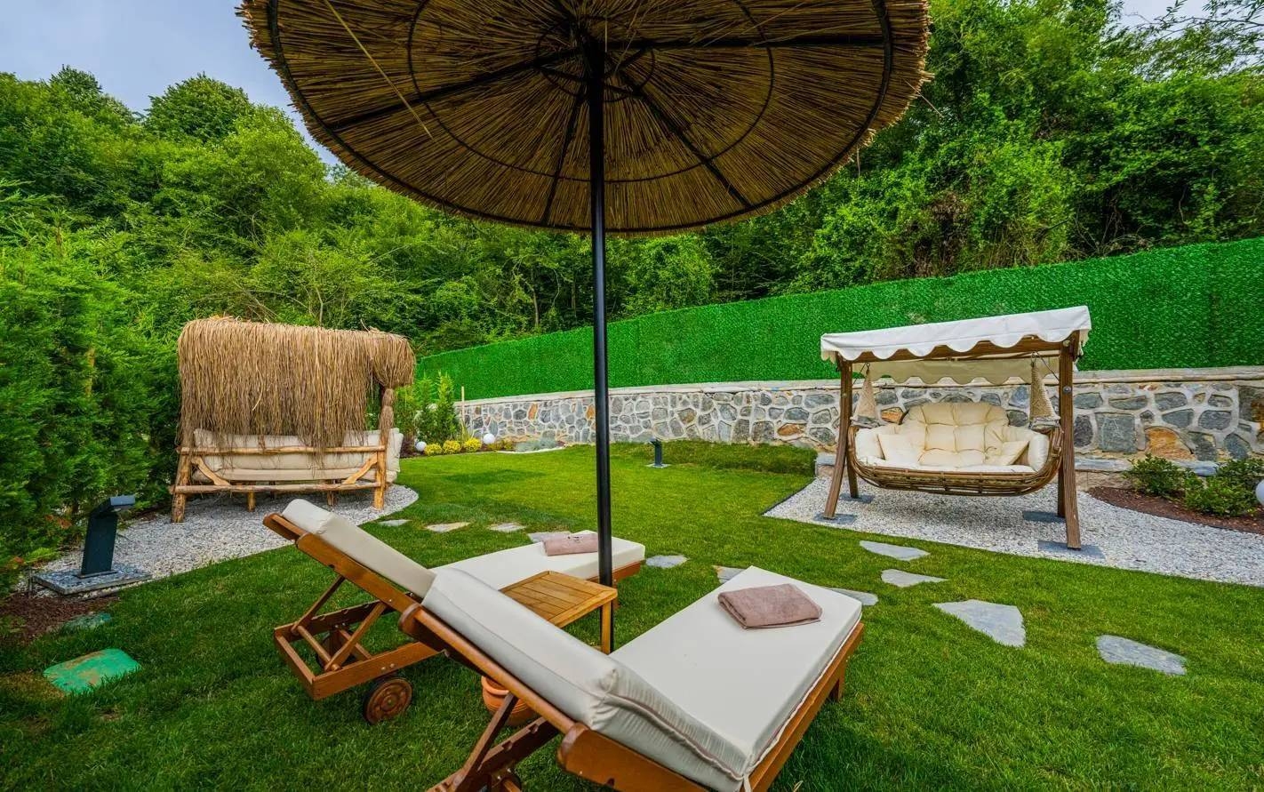Sapanca Nailiye'de Tesis İçerisinde, Özel Havuzlu, Şık Villa