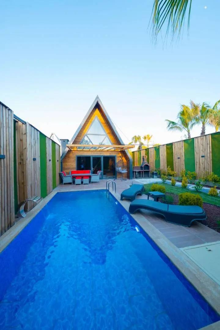 Sapanca Rüstempaşa'da Çiftlere Uygun, Özel Havuzlu, Jakuzili Bungalov