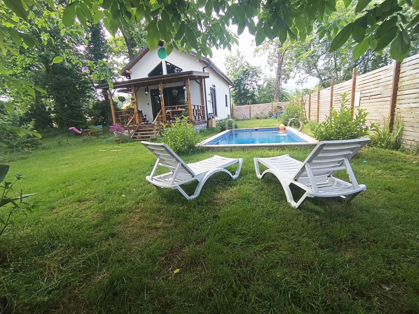 Sapanca Rüstempaşa'da Geniş Bahçeli, Özel Havuzlu, Modern Bungalov