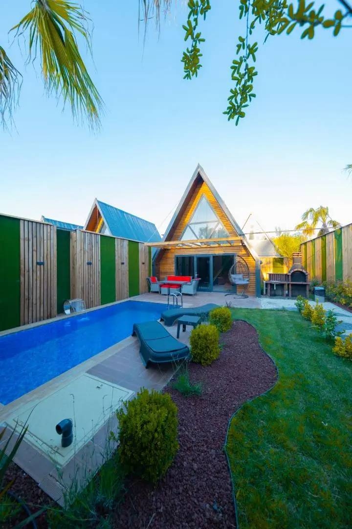 Sapanca Rüstempaşa'da Kahvaltı Dahil, Özel Havuzlu, Şık Bungalov