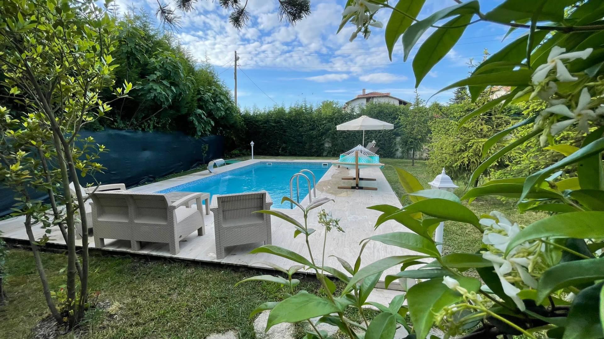 Sapanca Rüstempaşa'da Merkezi Konumda, Özel Havuzlu, Kiralık Villa-41780